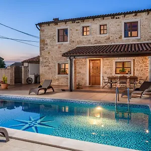  Villa Gina